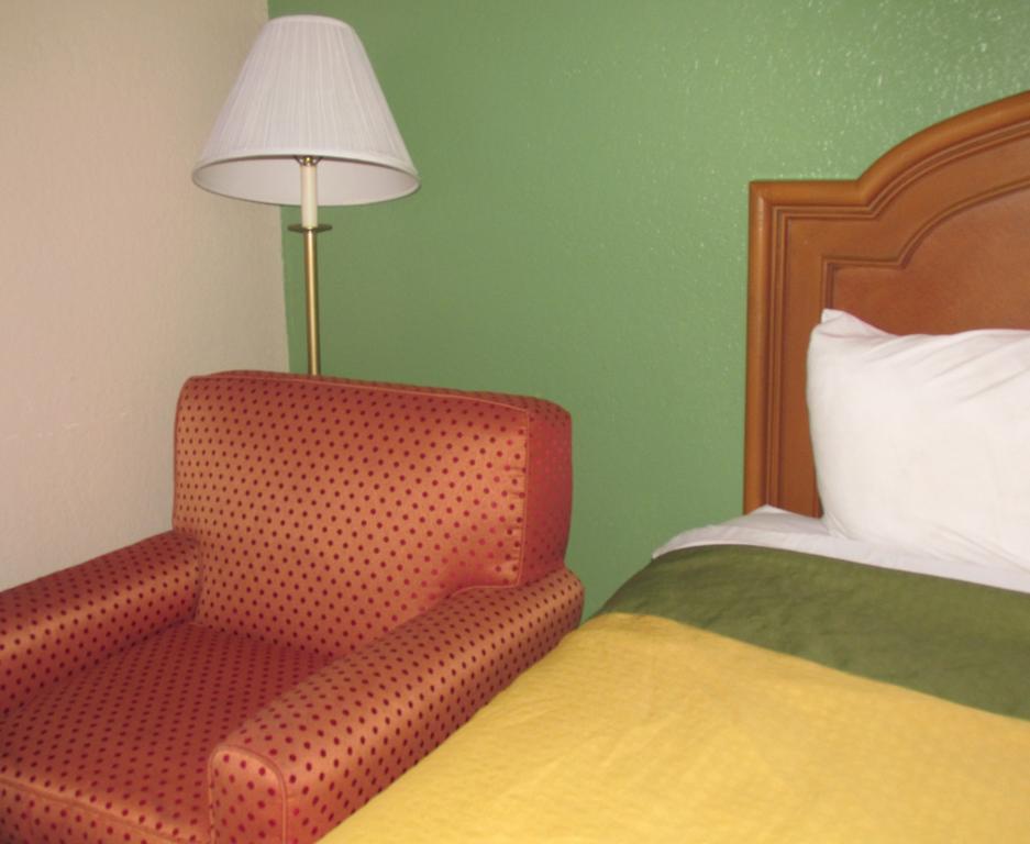 Hotel Super 8 By Wyndham La