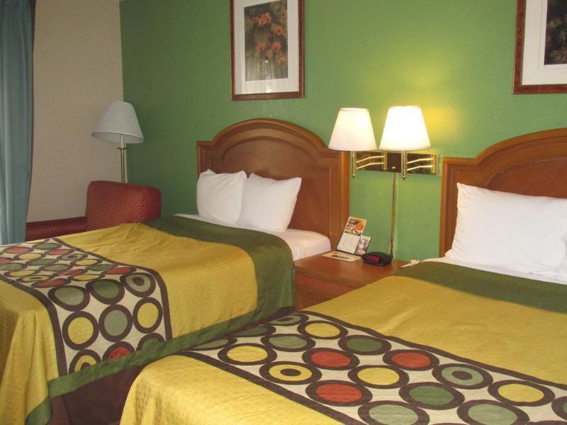 Super 8 By Wyndham La 2*